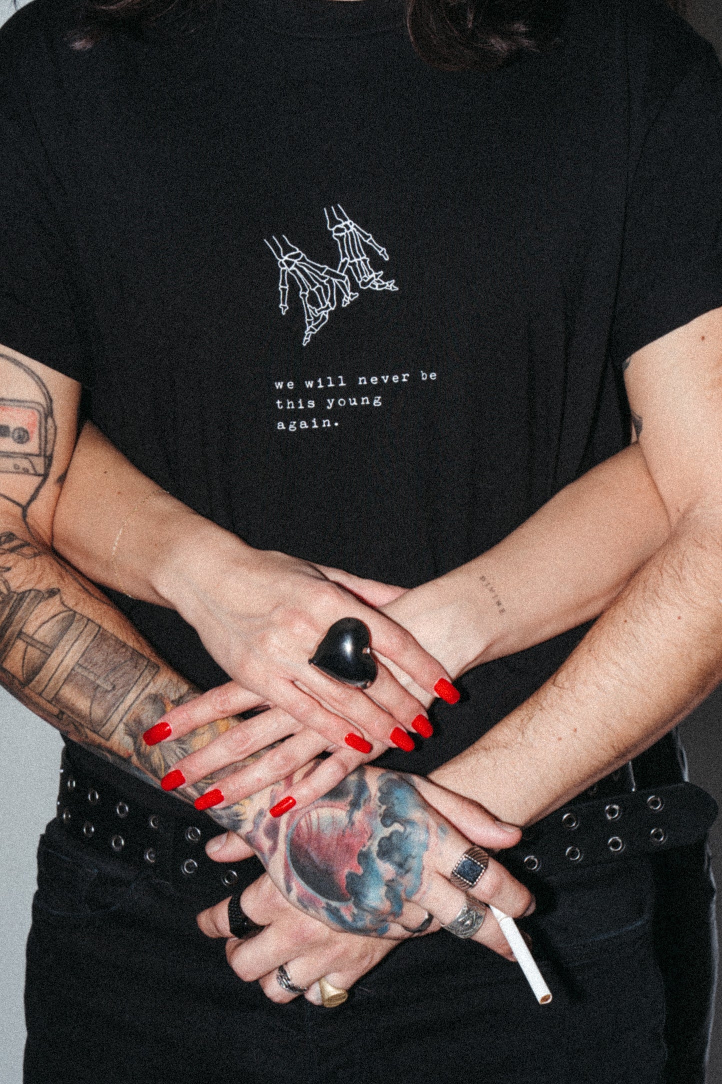 never be this young t-shirt - black