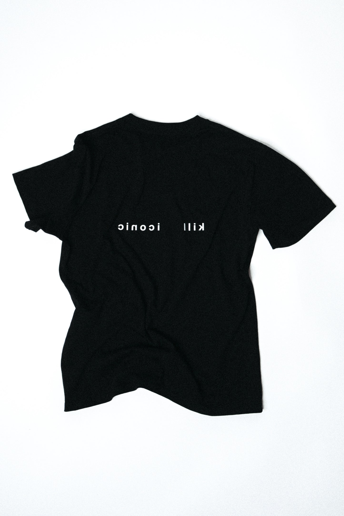 never be this young t-shirt - black